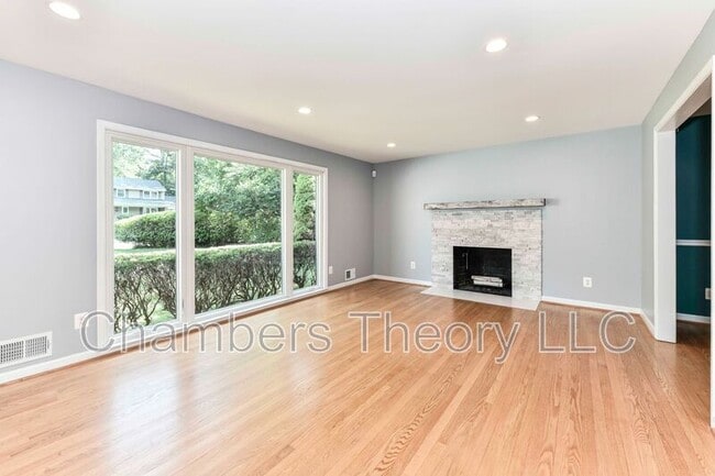 Building Photo - 9205 Hamilton Dr