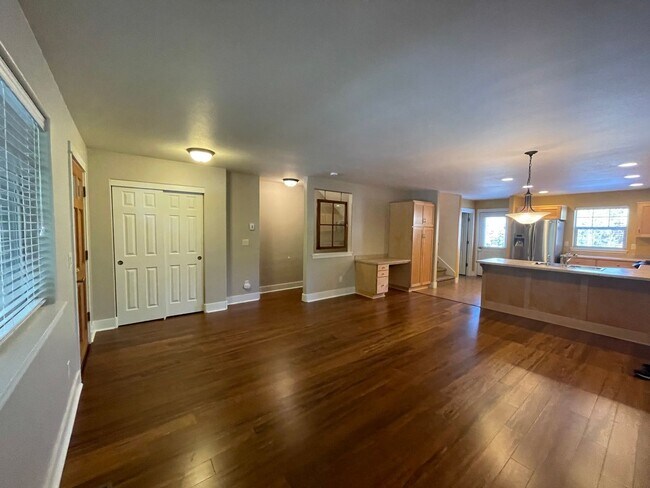 Building Photo - 1862 NW Shevlin Park Rd