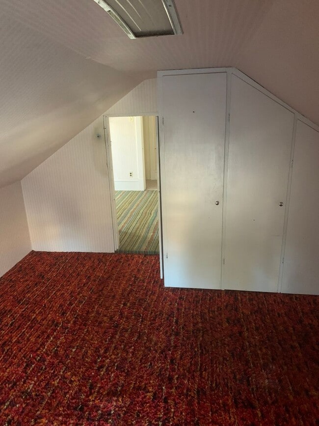 Building Photo - CEDAR FALLS 3BR house w garage, fenced yard, central air