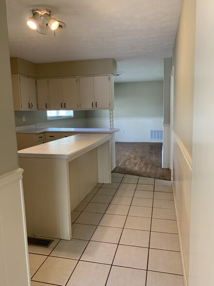 kitchen - 2021 Davis Ave