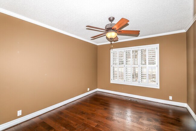 Building Photo - Beautiful 4 Bedroom, 3 Bath home. It has a 2 car garage plus a 1 car carport.  Stay warm in the w...