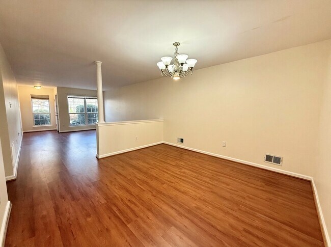 Building Photo - 306 Pimlico Way