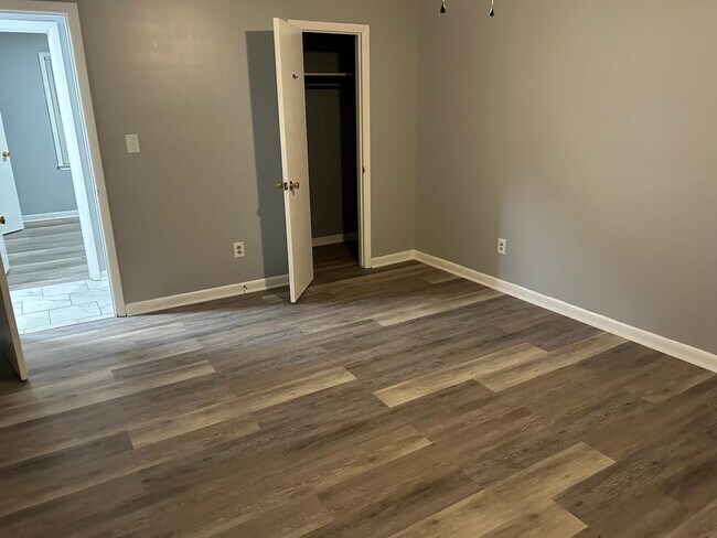 Building Photo - 614 Miller Ave