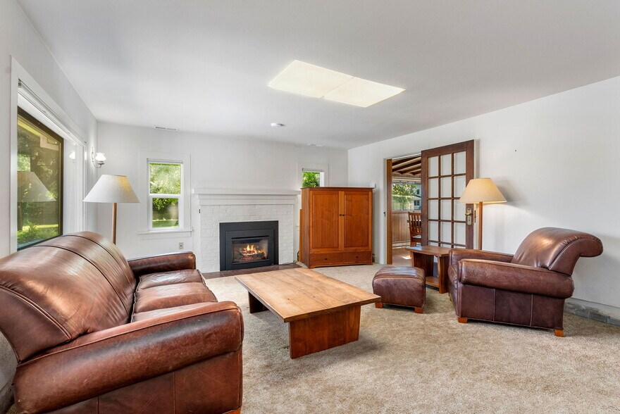 Building Photo - 3643 Lois Dr