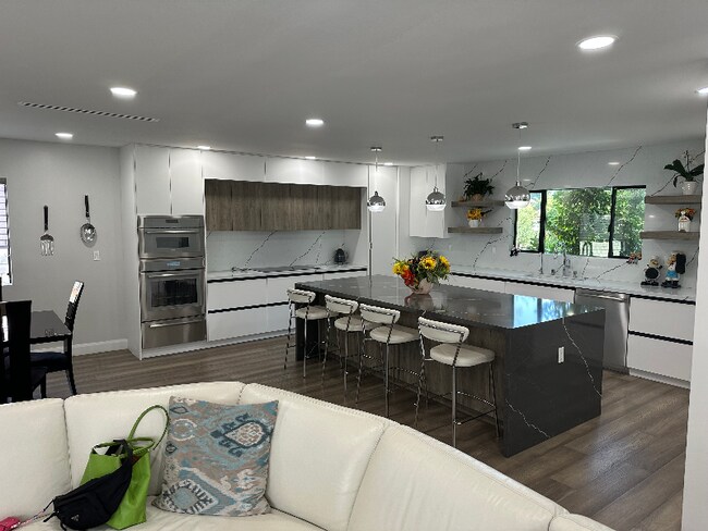 Building Photo - 18912 Pasadero Dr