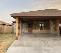 Building Photo - 2107 E 10th St