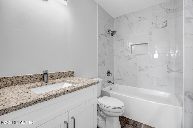 Building Photo - 104 Clam Bake Ct
