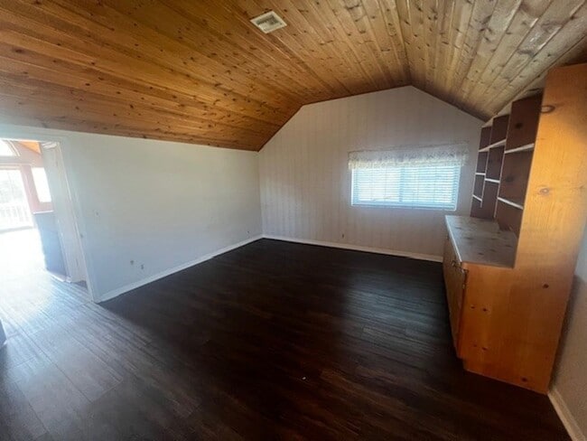 Building Photo - Charming Frazier Park Home Filled With Natural Light