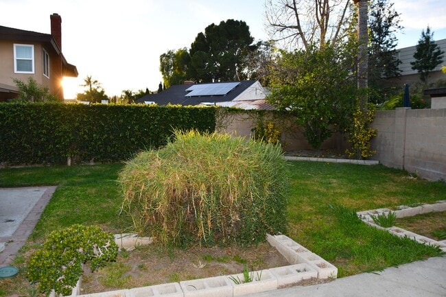 Building Photo - 1271 N Mosswood Dr