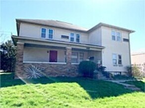 Building Photo - ONE BED APT, available August 2026! Located just south of downtown!