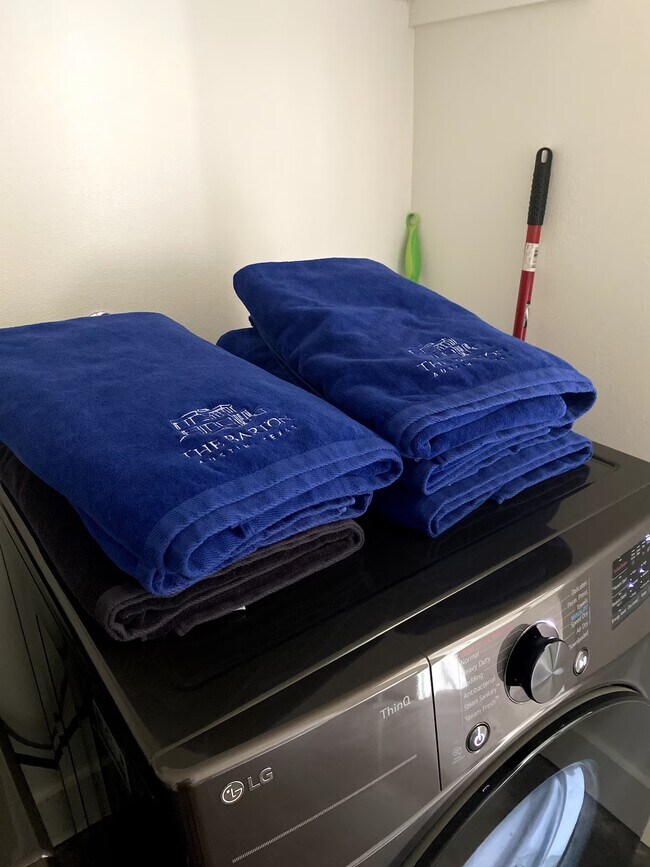 Building Photo - 2109 Barton Hills Dr