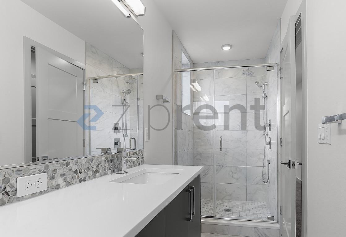 Building Photo - Unit C