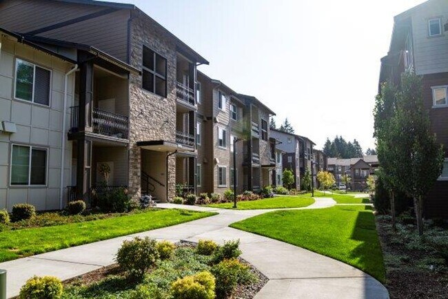 Building Photo - 2 bedroom 1 Bath top floor!  Move in 5/17/...