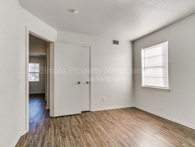 Building Photo - 9524 McIntosh Ave