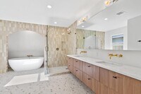 Building Photo - 1520 Villanova Dr