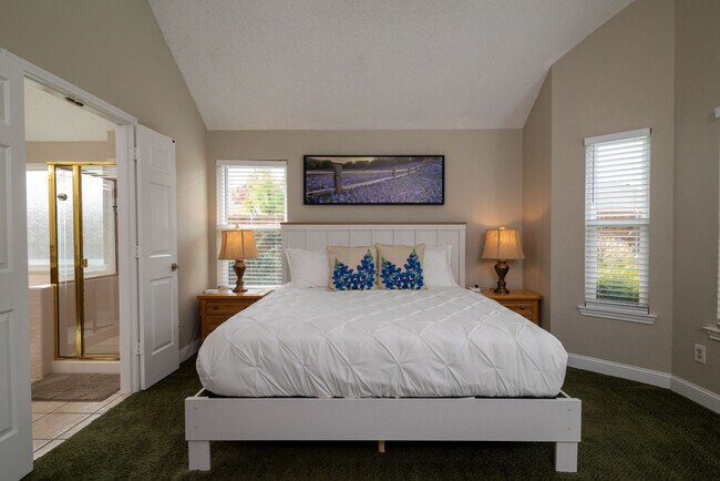 Building Photo - 3410 Los Alamos Ln
