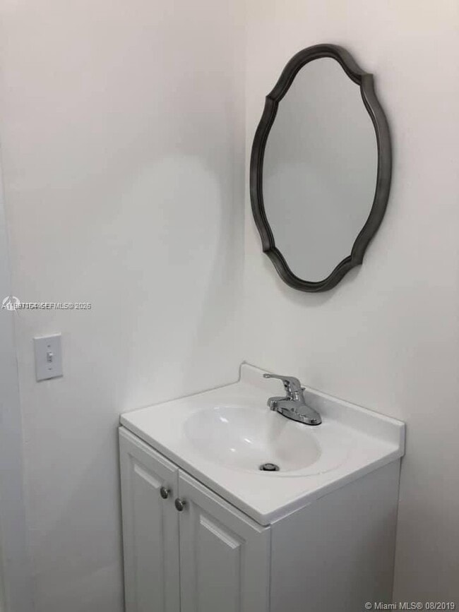 Building Photo - 2246 W 74th St