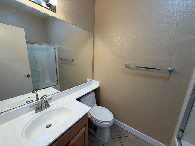 Building Photo - Lovely Three Bedroom Home