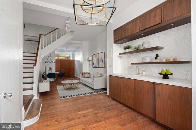 Building Photo - 317 S 18th St