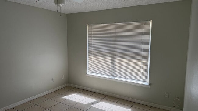 Building Photo - Two bedroom one bathroom, one car garage