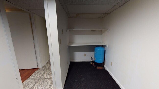 Building Photo - 975 Murray Ln