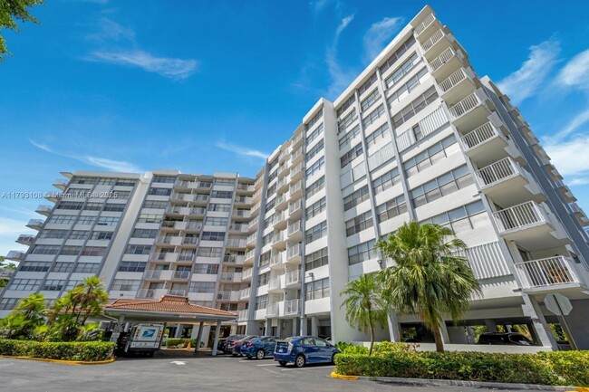 Building Photo - 1300 NE Miami Gardens Dr