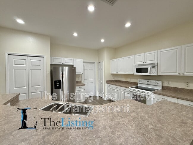 Building Photo - 4052 Alan Dr