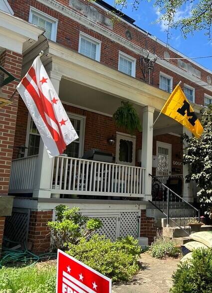 Building Photo - 2422 Observatory Pl NW