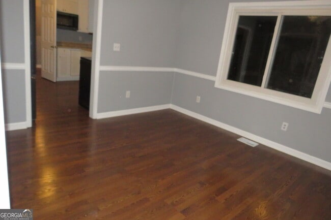 Building Photo - 1105 Hampton Rd