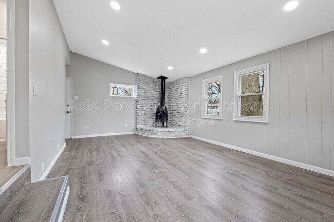 Building Photo - 537 Lynn Haven Ln
