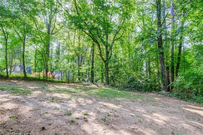 Building Photo - 2053 White Oak Cir