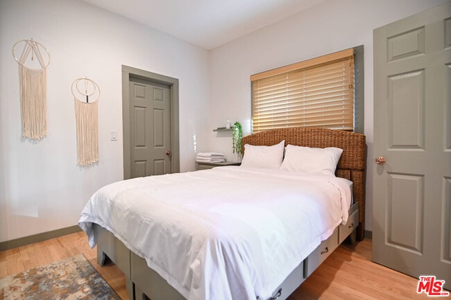 Building Photo - 1600 N Kingsley Dr