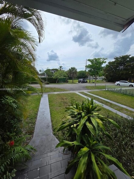 Building Photo - 1611 Coral Gate Dr