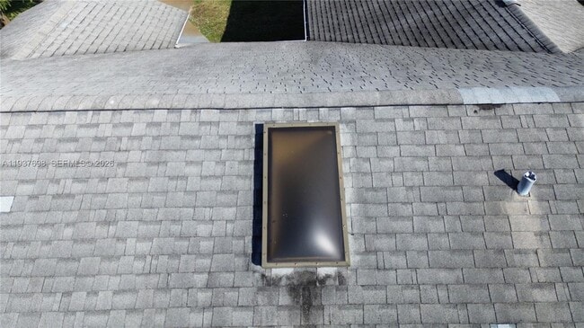 Building Photo - 5402 NW Emblem St