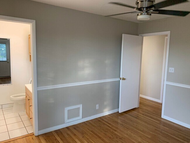 Building Photo - 550 E 250 N