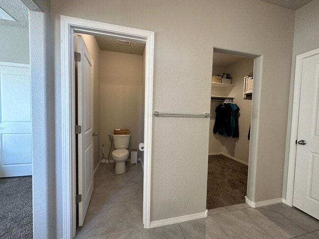 Building Photo - Beautiful Spacious Home!! Don't miss this ...