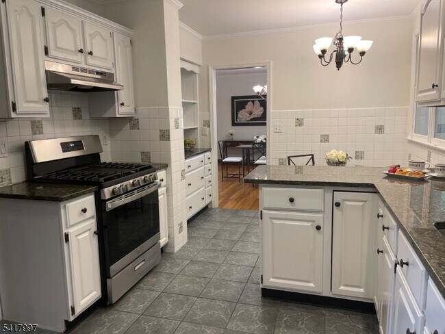 Building Photo - 56 Grandview Pl