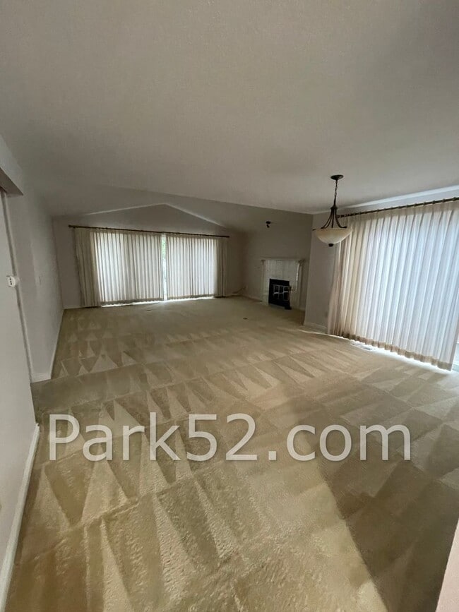Building Photo - 2801 N Narrows Dr