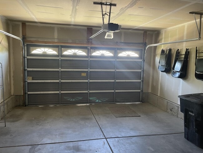 Building Photo - 754 N Bradford Dr