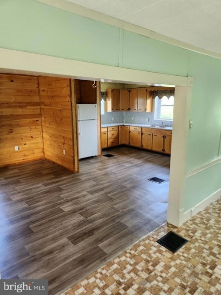 Building Photo - 470 Golden Rule Dr