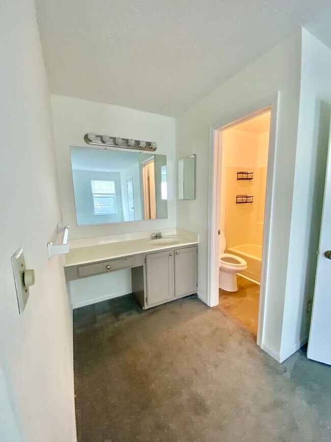 Building Photo - Columbus Station Condo