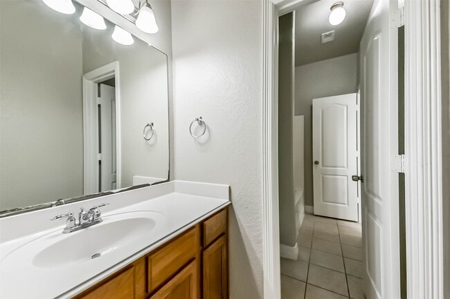 Building Photo - 21617 Horseshoe Dr