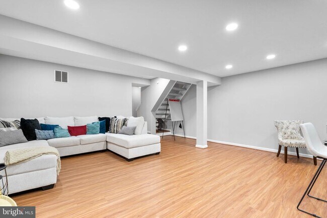 Building Photo - 43982 Choptank Terrace