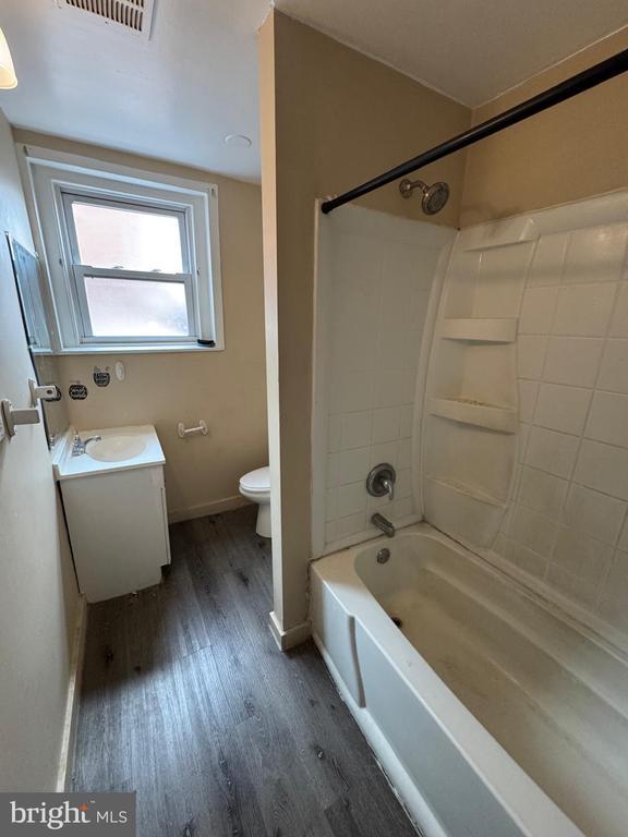 Building Photo - 533 BUTTONWOOD St