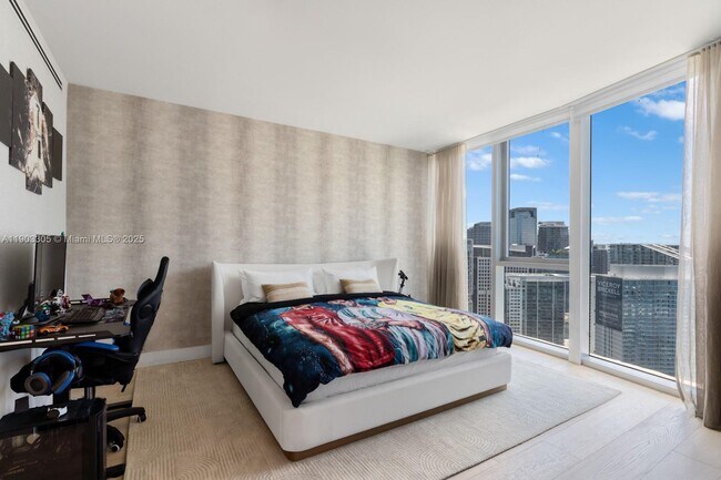 Building Photo - 300 Biscayne Blvd Way