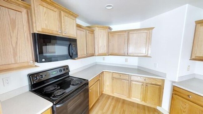 Building Photo - A PERFECT TOWNHOME IN EAGLE MOUNTAIN