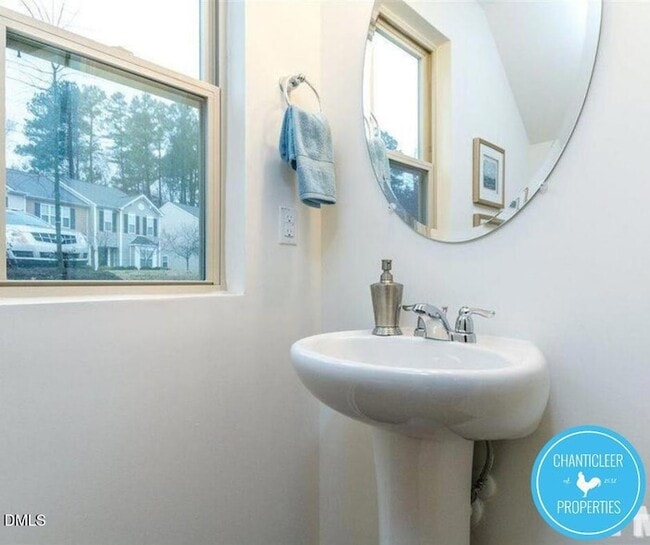 Building Photo - 11 Belhaven Dr