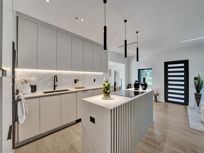 Building Photo - 2066 NE 174th St