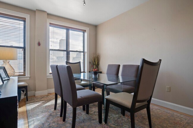 Building Photo - 1723 Washington St