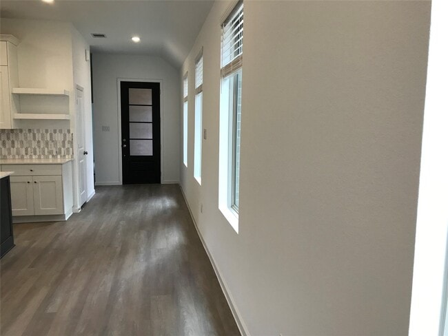 Building Photo - 28813 Bobcat Run Dr